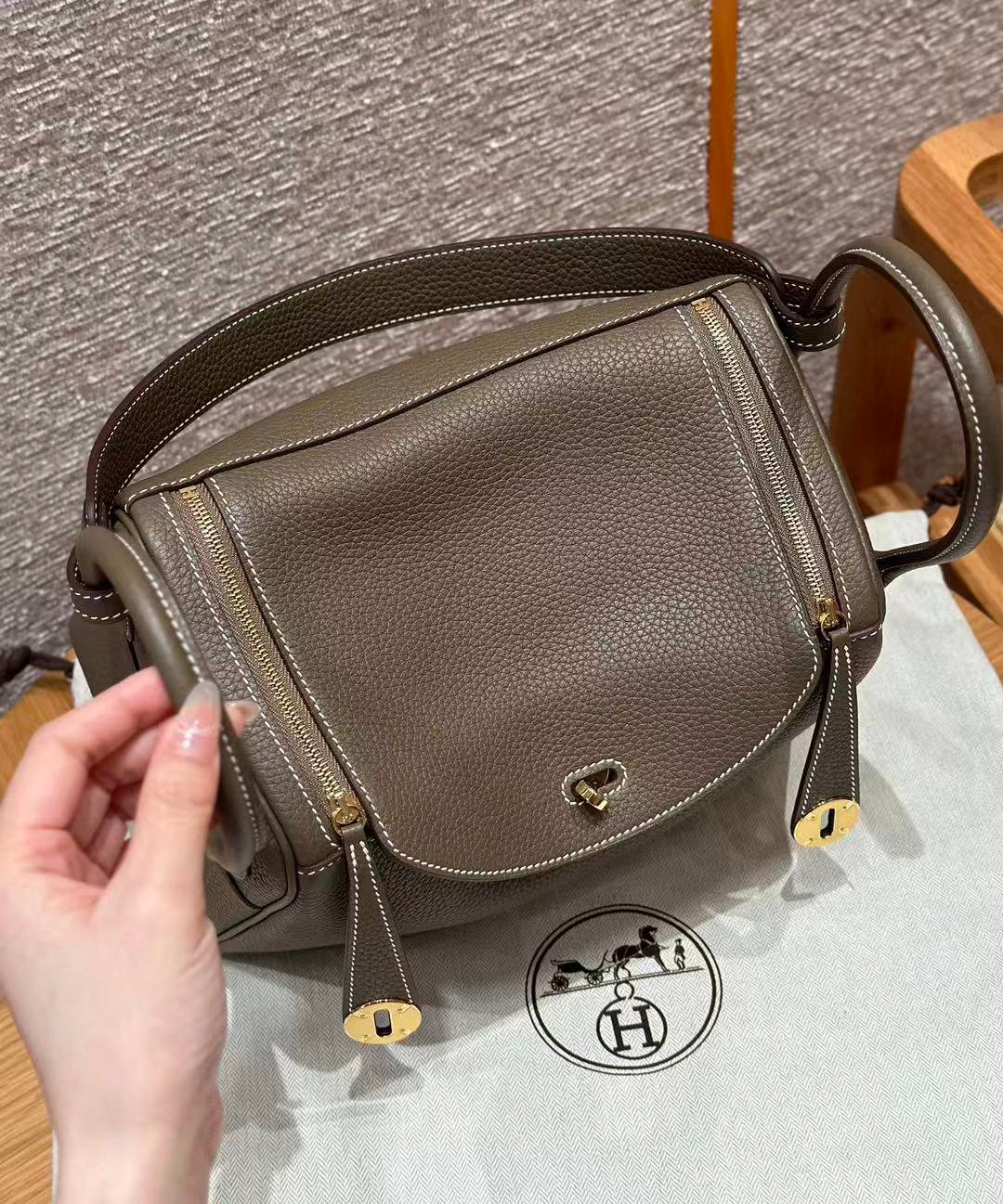 Elephant Grey Lindy 26 Togo Leather Crossbody Bag Gold Hardware Soft Shoulder Handbag - 图片 5