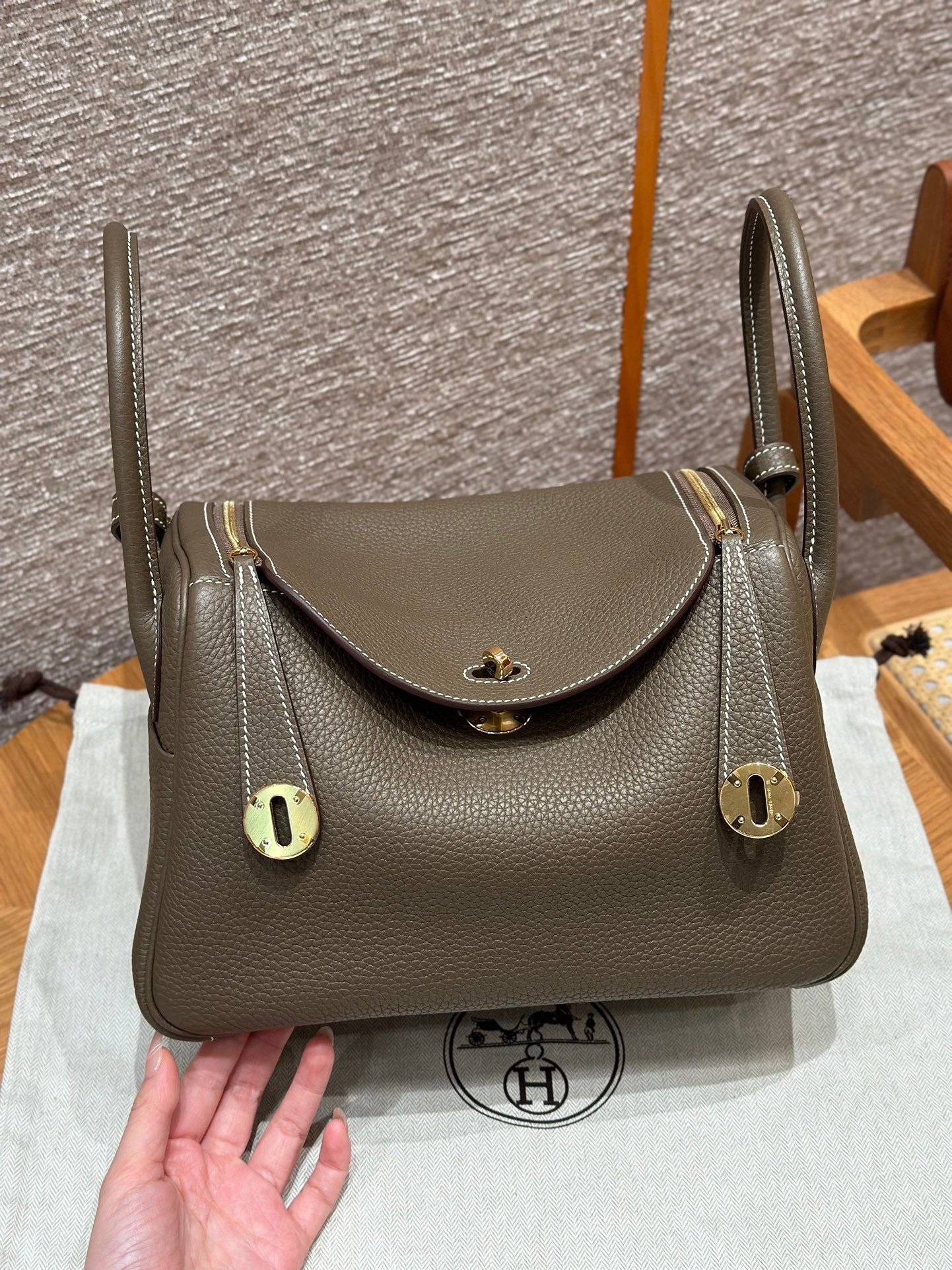 Elephant Grey Lindy 26 Togo Leather Crossbody Bag Gold Hardware Soft Shoulder Handbag