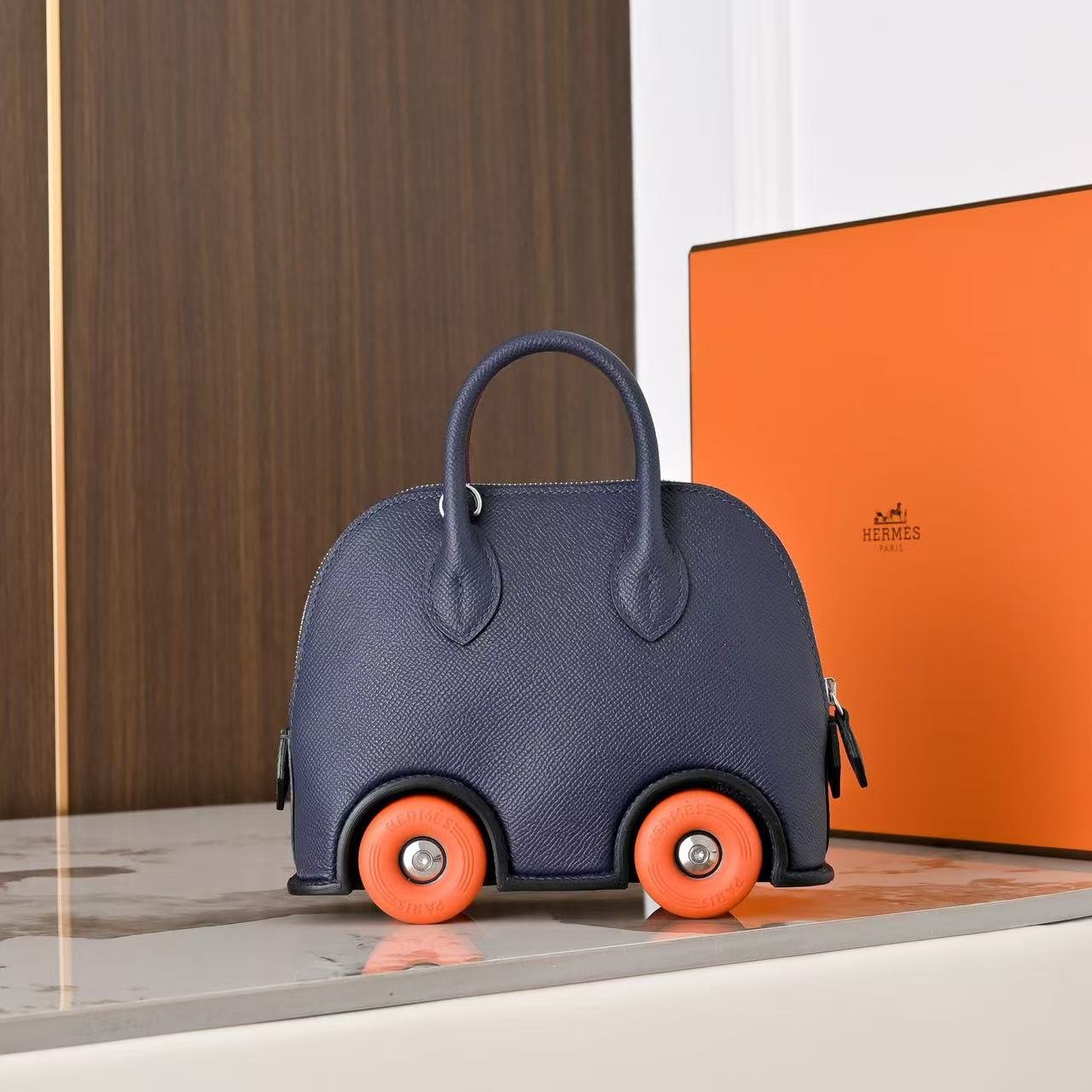 Cute Wheeled Mini Car Design Dome Bag Navy Blue Epsom Leather Luxury Crossbody Purse - 图片 2