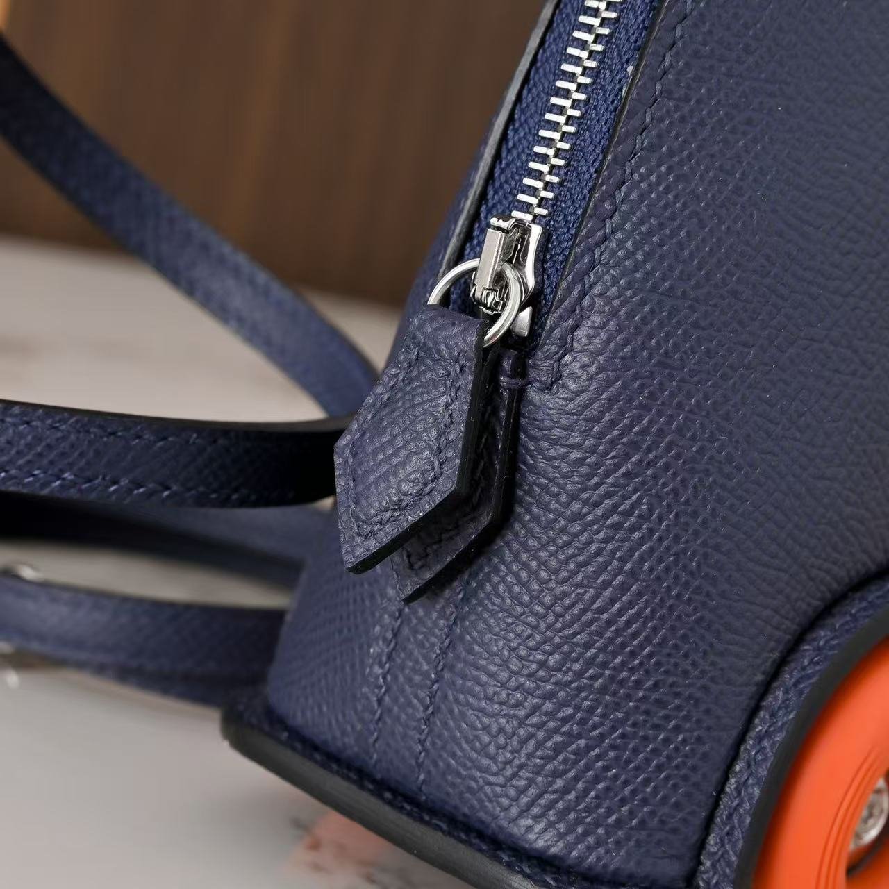 Cute Wheeled Mini Car Design Dome Bag Navy Blue Epsom Leather Luxury Crossbody Purse - 图片 5