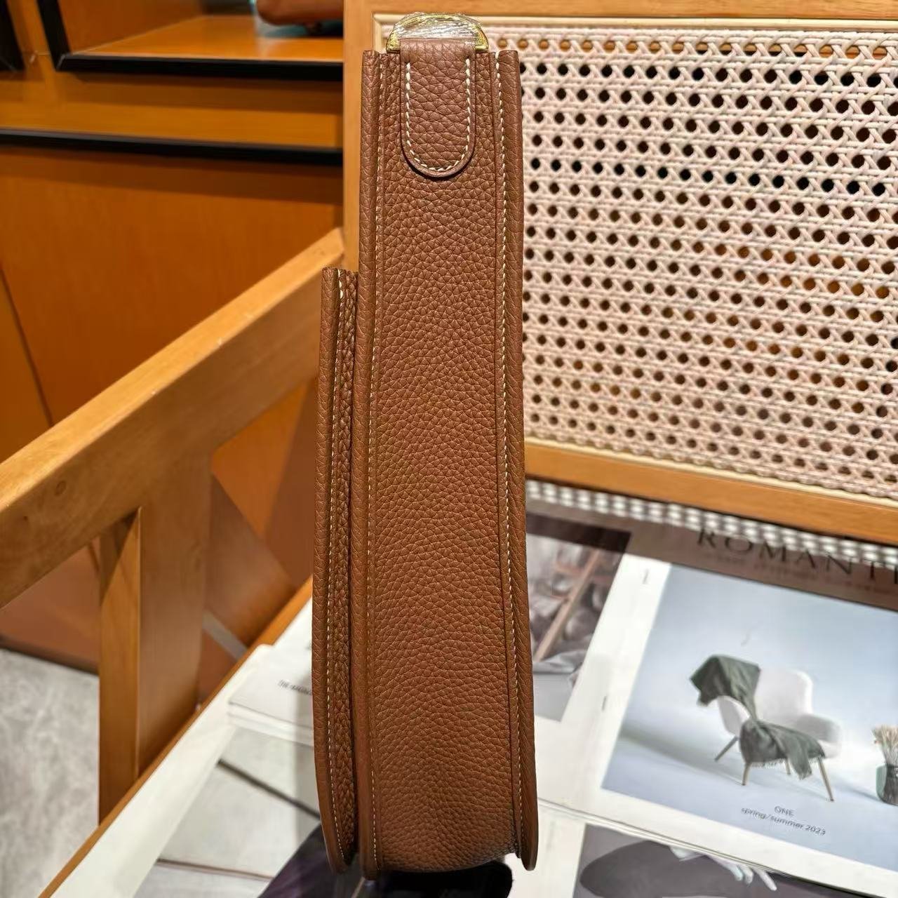Evelyne III 29 Crossbody Bag, Gold Brown Clemence Leather Shoulder Bag - 图片 3