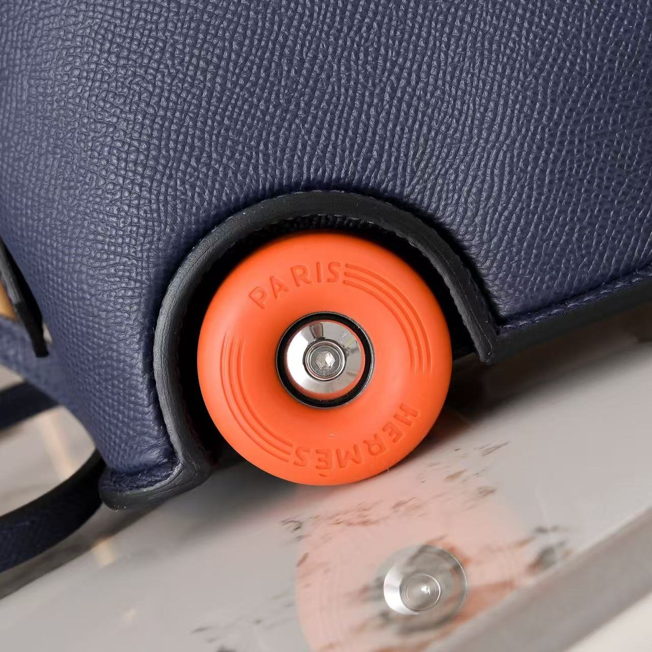 Cute Wheeled Mini Car Design Dome Bag Navy Blue Epsom Leather Luxury Crossbody Purse - 图片 6
