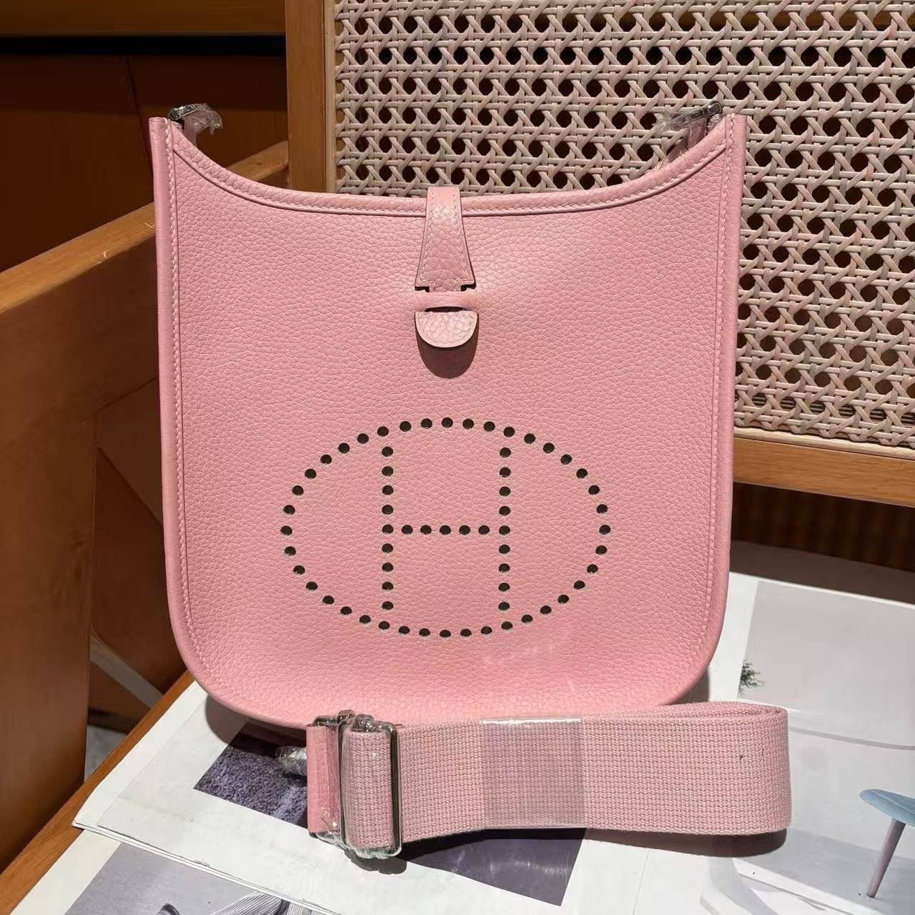 3q Pink Evelyne III 23 Taurillon Clemence leather crossbody bag, featuring perforated H-shaped logo shoulder strap and adjustable canvas strap