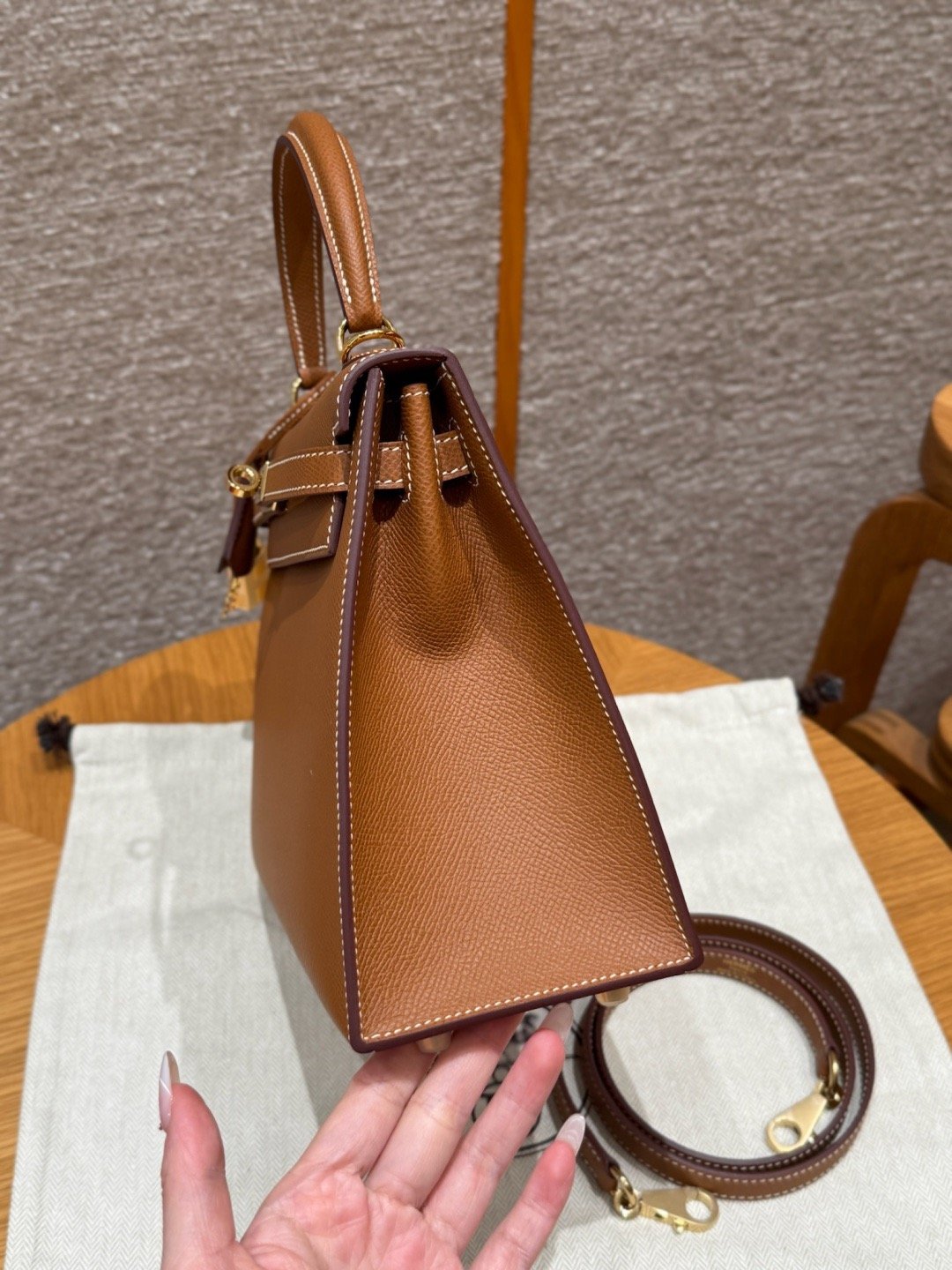 Kelly Epsom leather outer seam, brown, 25cm/9.84in, fully handcrafted - 图片 3