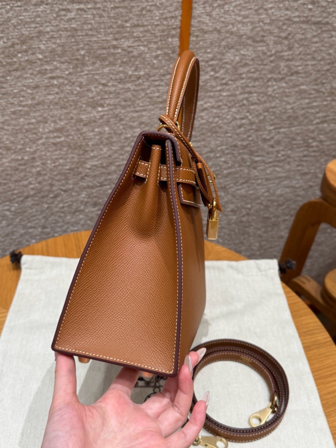 Kelly Epsom leather outer seam, brown, 25cm/9.84in, fully handcrafted - 图片 4