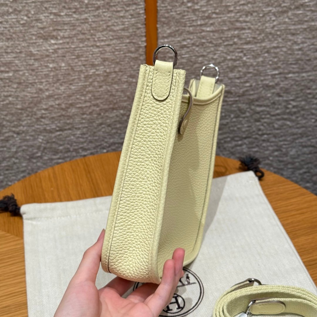 Evelyn 16-style handbag for women, made of Toulon Clemont leather, with gold/silver hardware, and a brown adjustable shoulder strap crossbody bag in a retro color. - 图片 3
