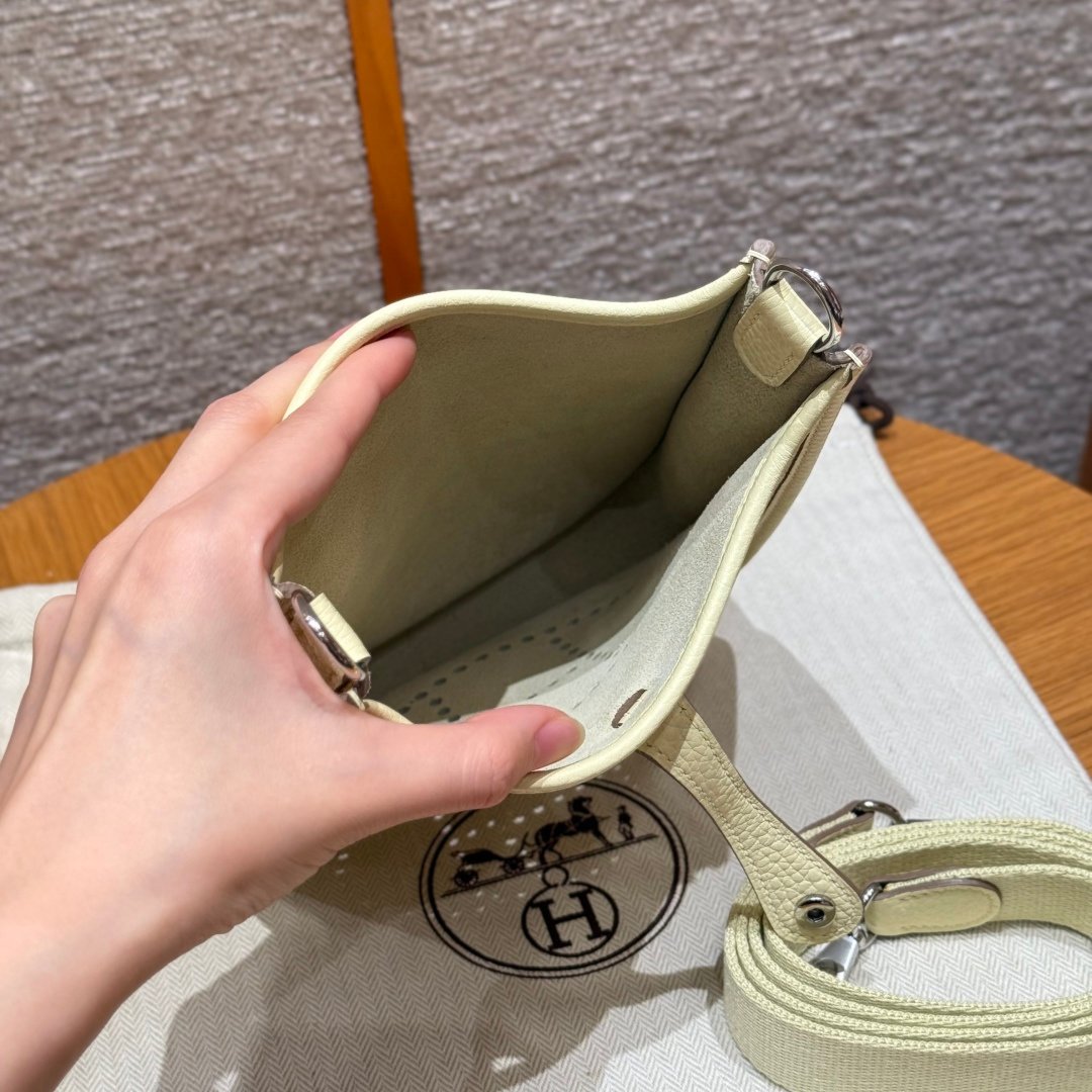Evelyn 16-style handbag for women, made of Toulon Clemont leather, with gold/silver hardware, and a brown adjustable shoulder strap crossbody bag in a retro color. - 图片 6