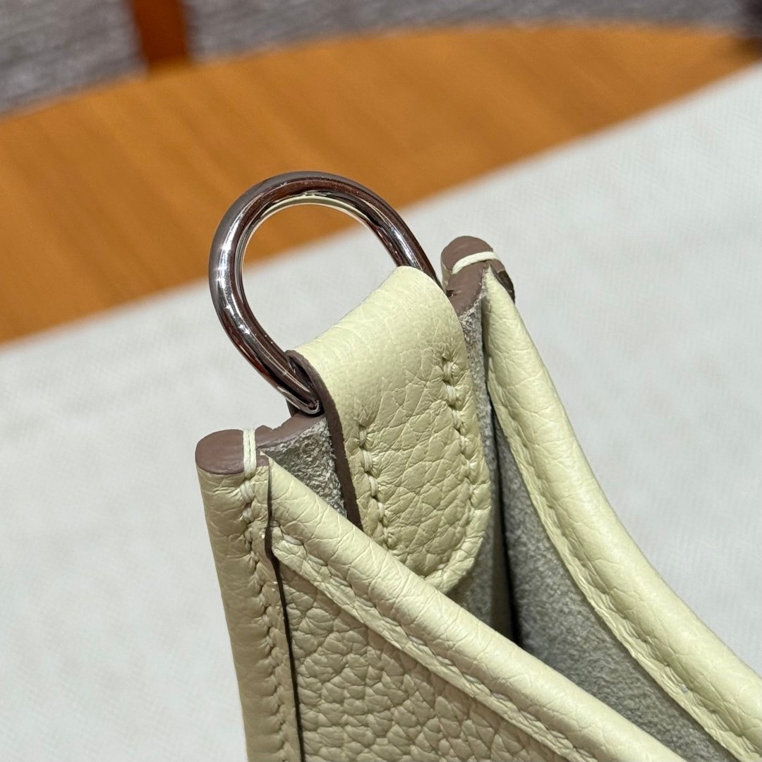 Evelyn 16-style handbag for women, made of Toulon Clemont leather, with gold/silver hardware, and a brown adjustable shoulder strap crossbody bag in a retro color. - 图片 7