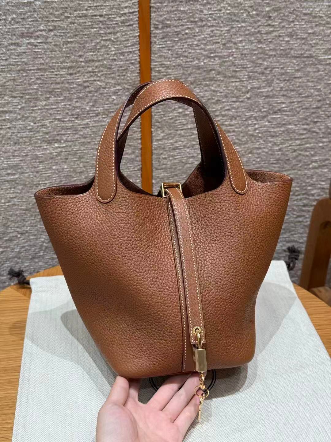 The size of this basket is 18 cm/7.08in. It is golden brown in color and has a golden buckle. It is completely handmade.