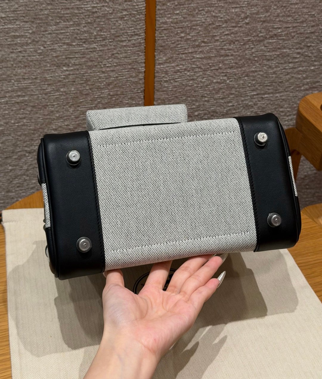 Platinum Cargo Canvas Bag 25, Panda Color, Plain Weave Overlaid Canvas, Imported Original Leather from France, High-End Fully Handcrafted Exclusive Customization‼️ - 图片 4