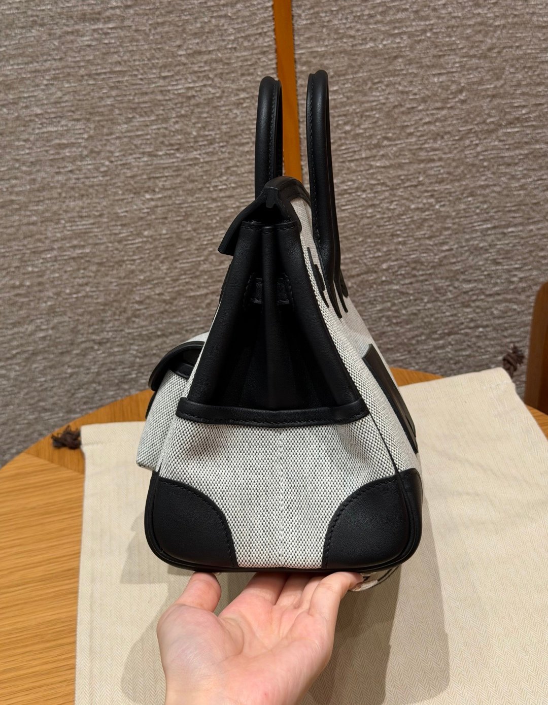 Platinum Cargo Canvas Bag 25, Panda Color, Plain Weave Overlaid Canvas, Imported Original Leather from France, High-End Fully Handcrafted Exclusive Customization‼️ - 图片 3